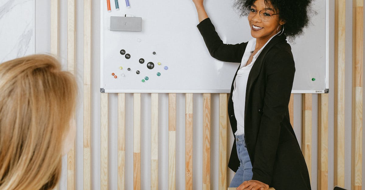 What is the highest salary for a management consultant?